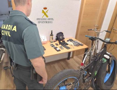 La Guardia Civil arresta en Oia a un presunto autor de 14 delitos por robos y hurtos en Baiona