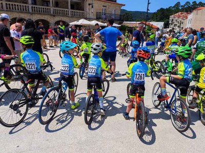 El Team Oiense y su academia ciclista compiten este domingo en el IX Trofeo de Bembrive en Vigo