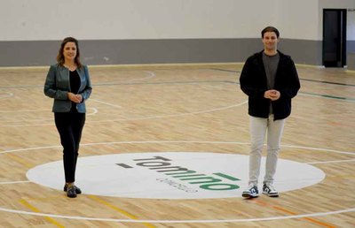 Tomio inaugura el renovado pabelln de A Carballa tras una inversin de 400.000 euros