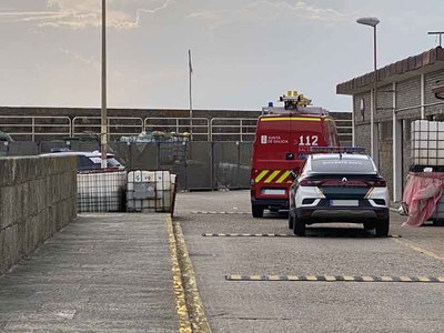 Fallece una persona tras caer en una zona de rocas en el puerto de A Guarda