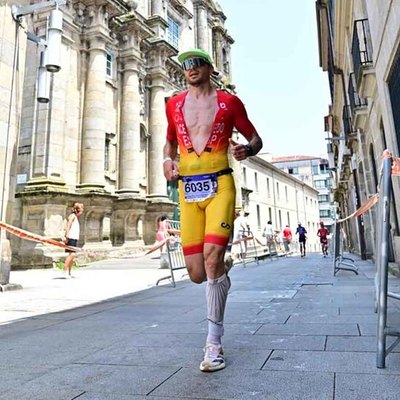 Orgullo en O Rosal: Antn Alonso gana el ttulo mundial de triatln en la categora 30-34