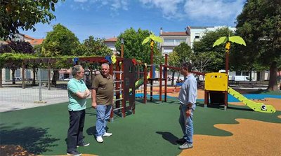 El parque infantil de A Alameda en A Guarda reabrir con nuevas zonas de juego y columpios adaptados