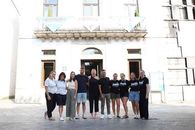 Salceda rinde homenaje a las escuelas infantiles en el Estourazo de inicio de fiestas