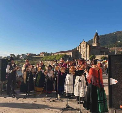 Oia celebra el XXX Encontro dos Pobos con msica tradicional de Galicia y Euskadi