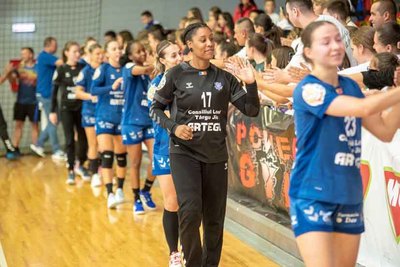  Amandine Balzinc, nuevo fichaje del Guards para liderar la portera en su regreso a Europa