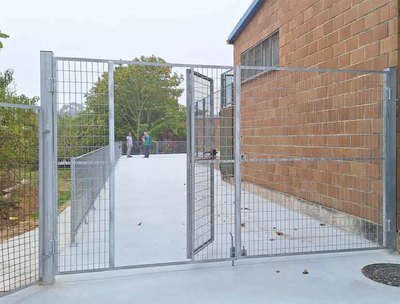 El IES A Sangria estrena acceso al patio para reforzar la atencin en situaciones de emergencia