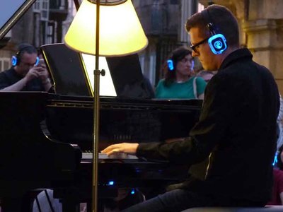 Entrevista a Javier Otero Neira: -A msica por auriculares permteche escoitar coma se estivese dentro de ti-