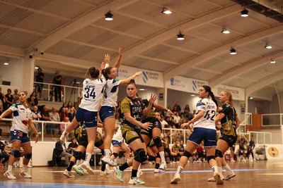 El Mecalia Guards arranca en A Sangria con victoria agnica ante el Granollers (23-22)