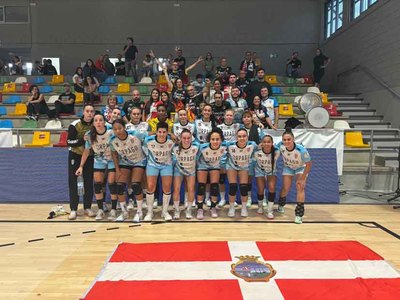 El Mecalia Guards cae en la segunda parte y cede la Supercopa de Galicia al Porrio