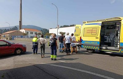 Un ciclista resulta herido en un choque con un vehculo en la carretera PO-552 en A Guarda