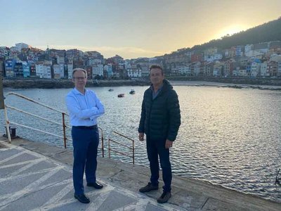 A Guarda autoriza nuevas zonas para la pesca recreativa en el puerto tras un convenio con Portos de Galicia