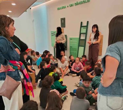 Ms de 700 estudiantes de Tomio visitan el nuevo Espazo Isaura Gmez