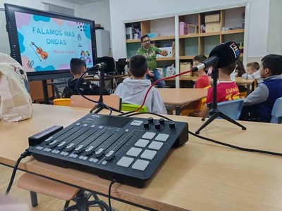 Ponte. . .nas Ondas! y la Diputacin de Pontevedra promueven la cultura gallego-portuguesa en las aulas