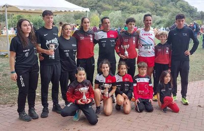 La Escuela de Atletismo Trega de Tomio triunfa en el prestigioso Cross Internacional de Zornotza