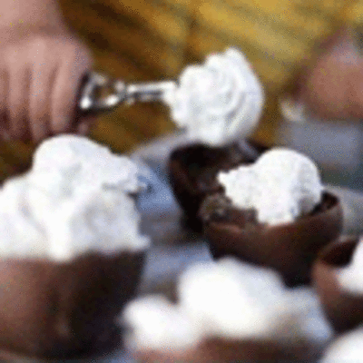 ORIGINAL IDEA PARA HACER COPAS DE HELADO DE CHOCOLATE CON GLOBOS