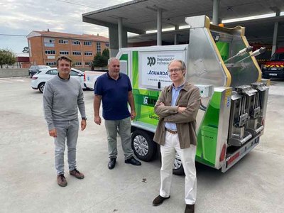 A Guarda refuerza el servicio de limpieza con un remolque lavacontenedores adquirido con apoyo de la Deputacin de Pontevedra