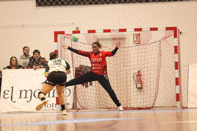 El Atltico Guards vence al Elche (20-17) en un partido muy igualado y persigue de cerca el primer puesto