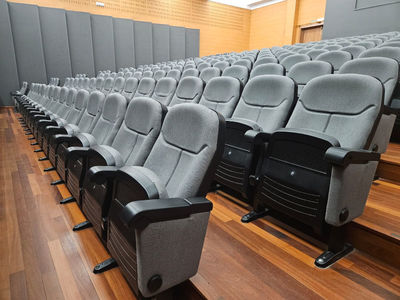 El Concello de Tomio renueva el Auditorio de Goin con la restauracin de las butacas y la incorporacin de nuevo mobiliario en el hall