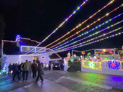 El encendido navideo de Wanda y Manuel convierte Camposancos en el rincn ms luminoso de A Guarda