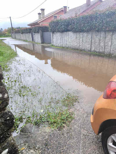 El PSOE de Tomio denuncia el mal estado y el abandono de una calle situada en Carregal