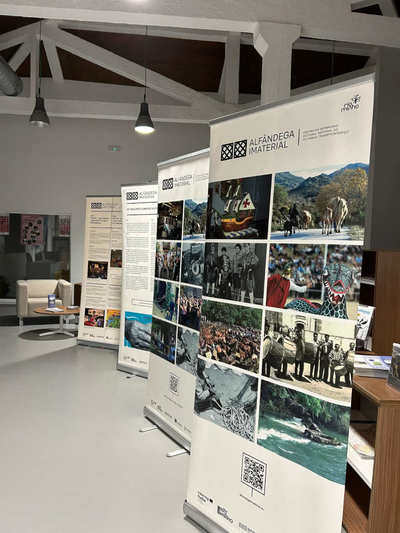 El Mercado Municipal de As Neves acoge una muestra sobre el patrimonio cultural del Mio