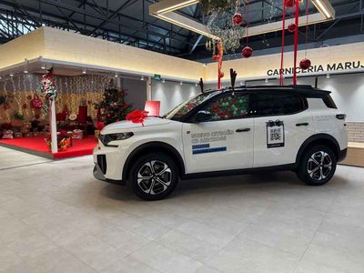 Comercio y turismo se dan la mano en Tui con un sorteo navideo en el Mercado de San Antonio