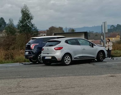 Choque entre dos vehículos en la PO-552 en Tomiño genera atascos a la altura de Estás Choque entre dos vehículos en la PO-552 en Tomiño genera atascos a la altura de Estás