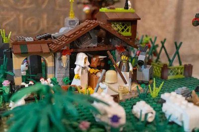 La Catedral de Tui abre su exposici�n m�s internacional con 300 belenes y un homenaje especial