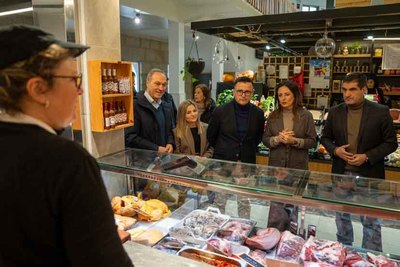 La Xunta lanza casi 4 millones en ayudas para impulsar el comercio y la artesan�a gallega en 2026