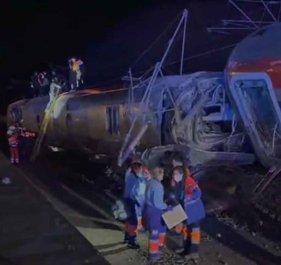 Minuto de silencio en A Guarda en memoria de las v�ctimas del accidente de tren en Adamuz