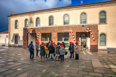 Alumnos de la APPACDM de Viana visitan Caminha y cantan las Janeiras con Augusto Can�rio