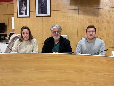 Transparencia en el recibo del agua y m�s seguridad vial: el PSOE saca adelante dos mociones en A Guarda