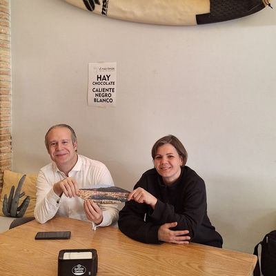 El alcalde de A Guarda visita -A m�is bonita- tras su reapertura con la nueva gerencia