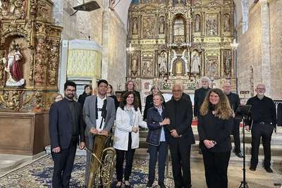 Oia recibi� la donaci�n de un �rgano artesanal para la iglesia de Santa Mar�a