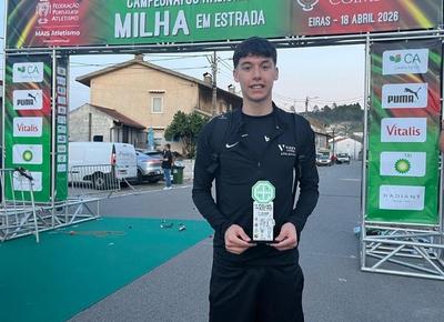 El atleta guard�s �lex Sierpes bate el r�cord absoluto gallego de milla