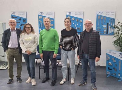 M�nica y Leticia Mart�nez toman el relevo de Herrajes Mart�nez tras 45 a�os de historia