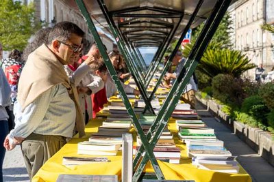 Tui celebr� las Letras Galegas con la �nica feria exclusiva de libros en gallego de Pontevedra