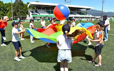 Cerca de 900 ni�os llenan de alegr�a y diversi�n la Feria Popular del D�a del Ni�o en Valen�a