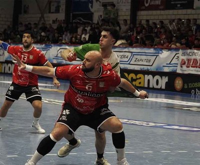 Iago Flores renueva con el Valinox Nov�s y disputar� su 25� temporada en el club