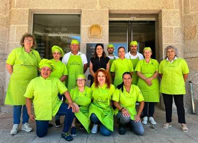 El mercado de Tomi�o estrena uniforme con una imagen moderna y fresca