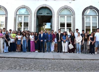 Cuarenta j�venes de Valen�a empiezan el verano con su primera experiencia laboral en diferentes departamentos municipales