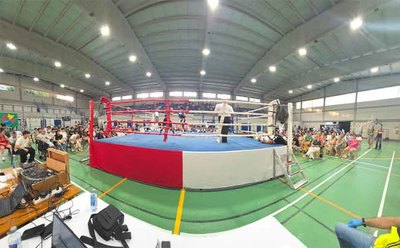 Cerca de 500 personas disfrutan en Goi�n de una nueva velada de boxeo durante las fiestas