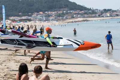 La Praia de Moledo re�ne a un centenar de participantes en la primera edici�n del Moledo Festival