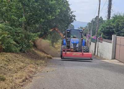 Tomi�o refuerza el operativo de limpieza de caminos con diez equipos trabajando en todo el municipio