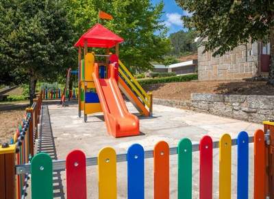 Caminha renueva por completo el parque infantil de Orbac�m con una inversi�n cercana a los 20.000 euros