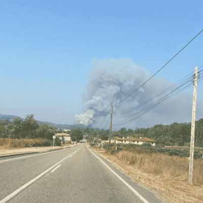 Extinguido el incendio de Nogueira tras mantener en alerta al entorno de Salceda