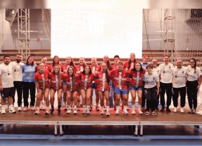 El Atl�tico Guard�s presenta a todas sus jugadoras y mira al futuro en una noche de homenajes en A Guarda