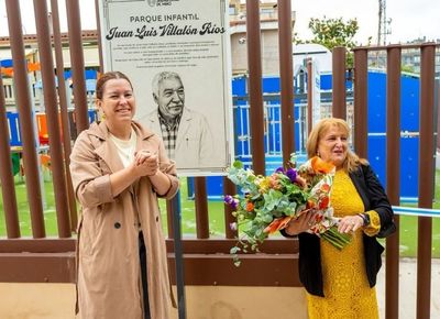 Salvaterra pone el nombre de Juan Luis Villal�n R�os a su renovado parque infantil
