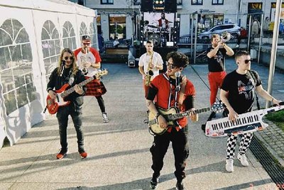 Louband lleva este domingo a Oia un viaje musical por los grandes �xitos gallegos