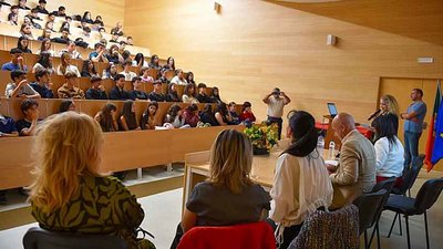Valen�a lleva la celebraci�n de la Rep�blica a las aulas de Muralhas do Minho